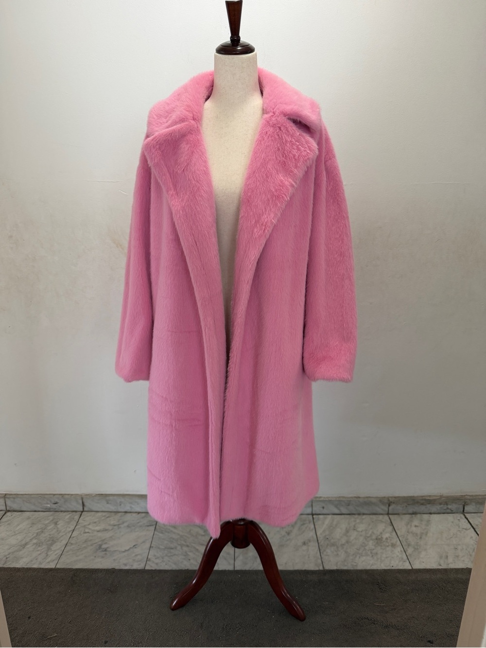 Pink Faux Fur long coat - Jaylen - small/medium